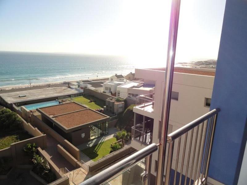 Infinity Self Catering Beachfront 302 Apartamento