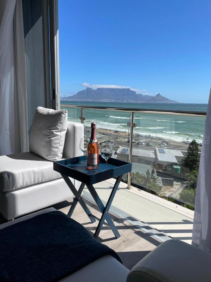 Apartamento Infinity Self Catering Beachfront 302